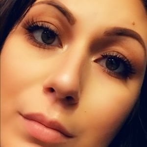 Meet your Posher, Larissa